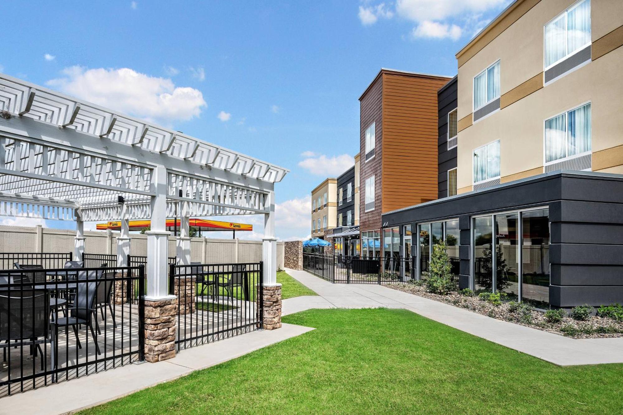 Fairfield Inn & Suites By Marriott Van Exterior photo